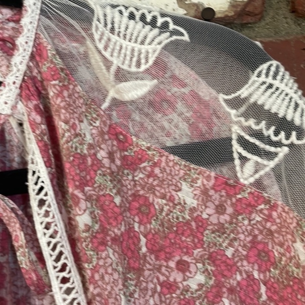 COPY - Sale today ❤️Urban Outfitters Pink lace top size small - Picture 7 of 15
